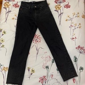 Straight cut denim jeans in distressed black